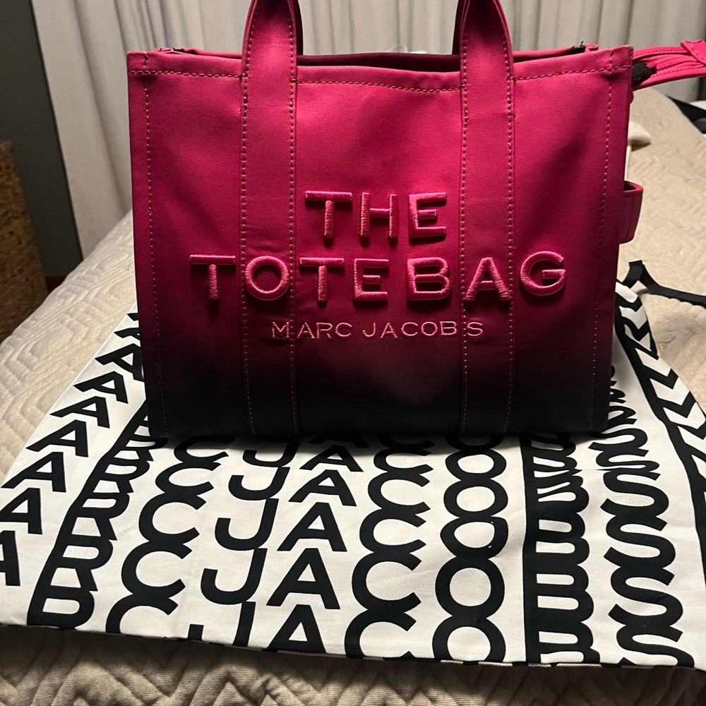 Pink and black  medium ombré tote with strap and duster bag